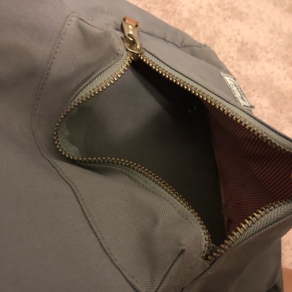 Herschel Gray Backpack - Picture 6 of 7